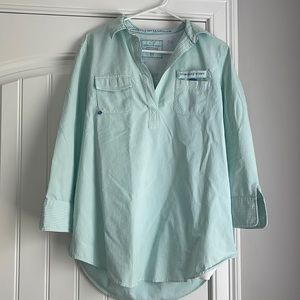 Vineyard Vines performance Harbor shirt /cover up. Mint green seersucker.